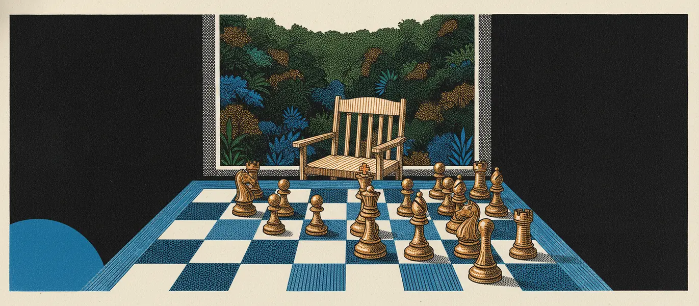Tabuleiro de xadrez com peças em jogo de um lado e cadeira vazia do outro, floresta ao fundo