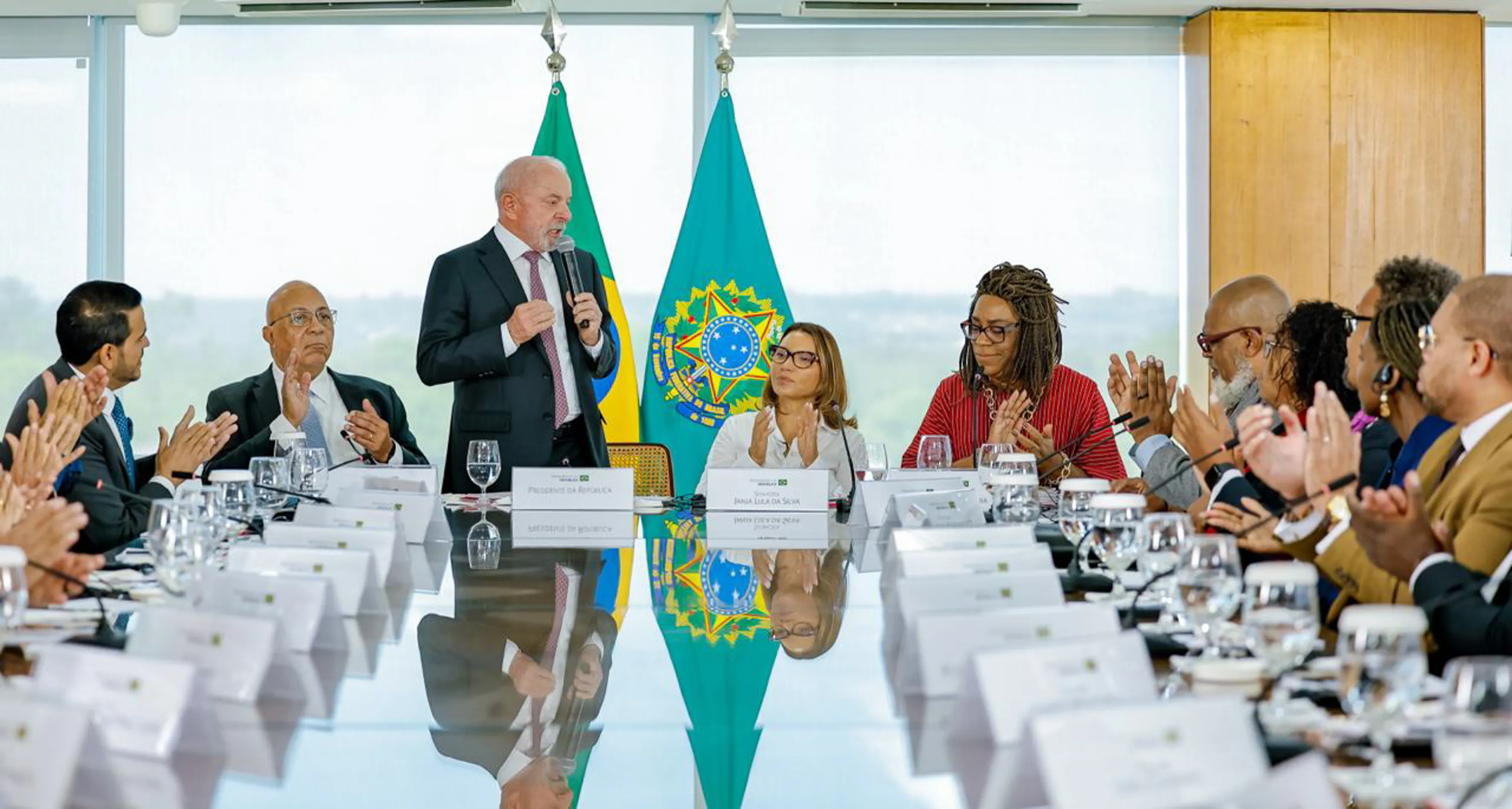 Presidente Lula em encontro com pastores no Palácio do Planalto, durante diálogo sobre religião e protagonismo feminino