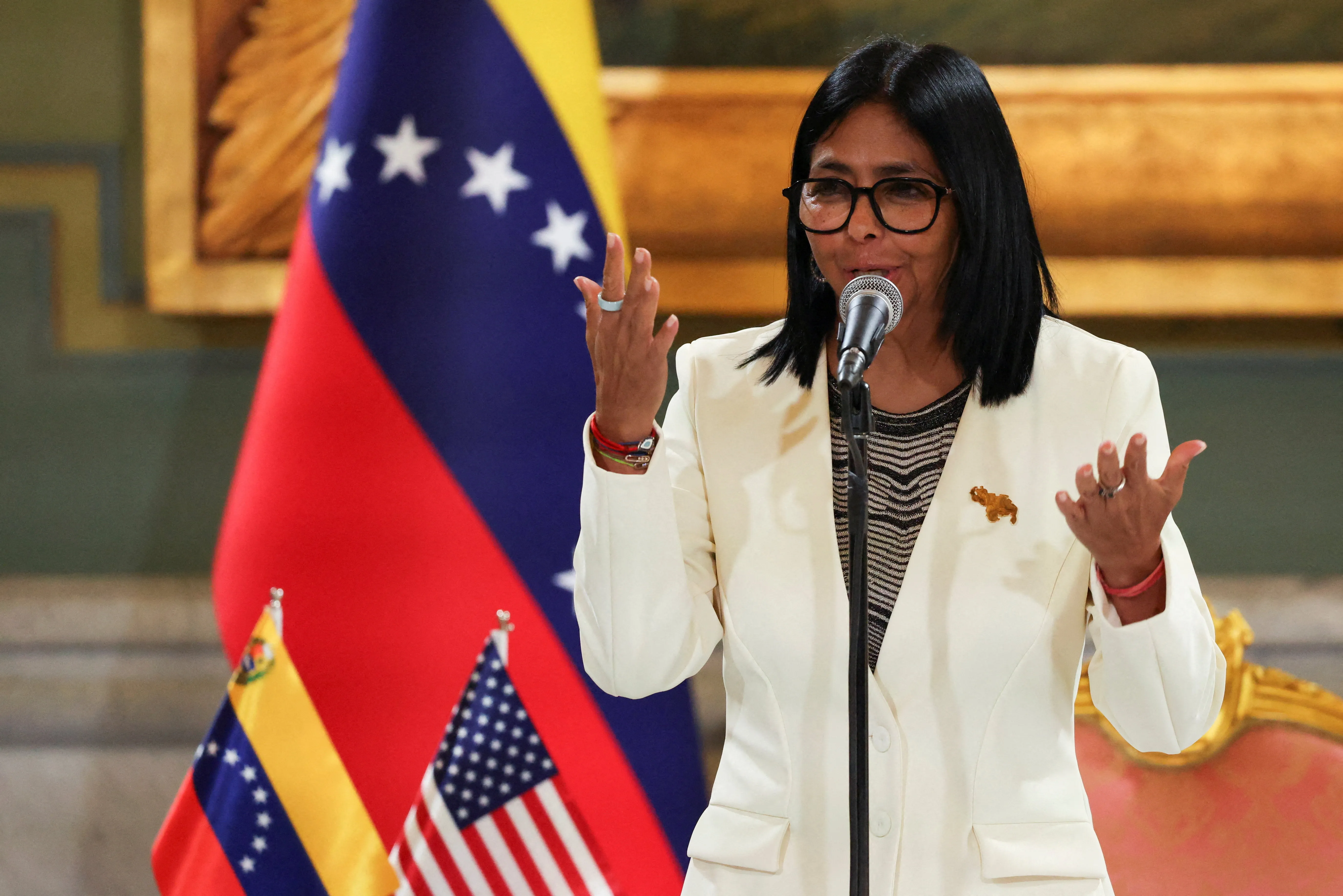 Delcy Rodríguez, presidente em exercício da Venezuela, discursa na Assembleia Geral das Nações Unidas em Nova York defendendo soberania e multilateralismo
