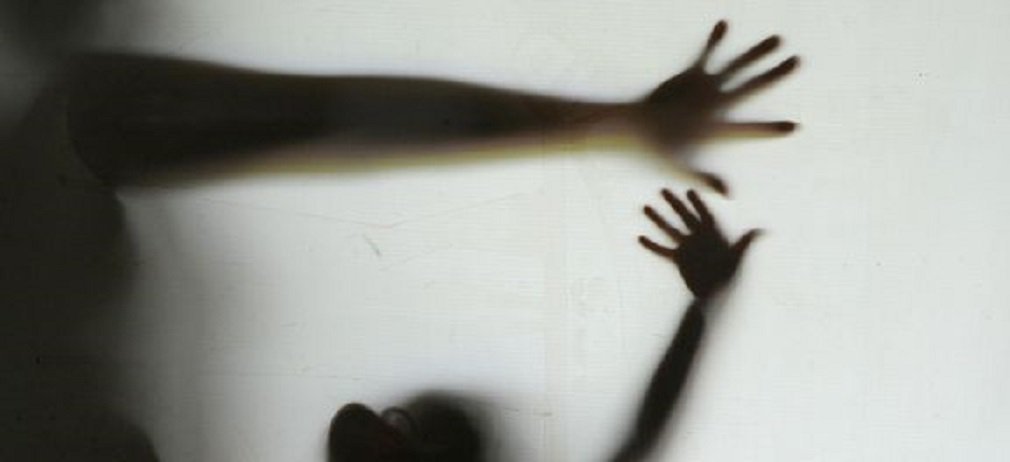 Texto poético sobre feminicídio com referências à Lei Maria da Penha e à luta histórica contra a violência de gênero na América Latina