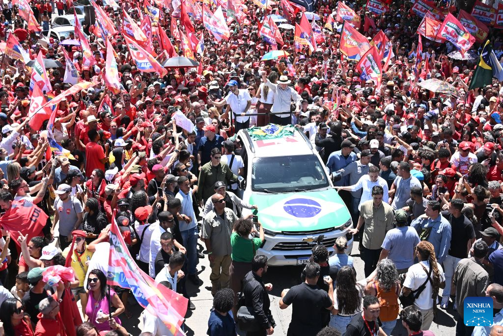 Presidente Lula em ato de campanha com trabalhadores caminhoneiros no estado de São Paulo durante o segundo turno das eleições presidenciais