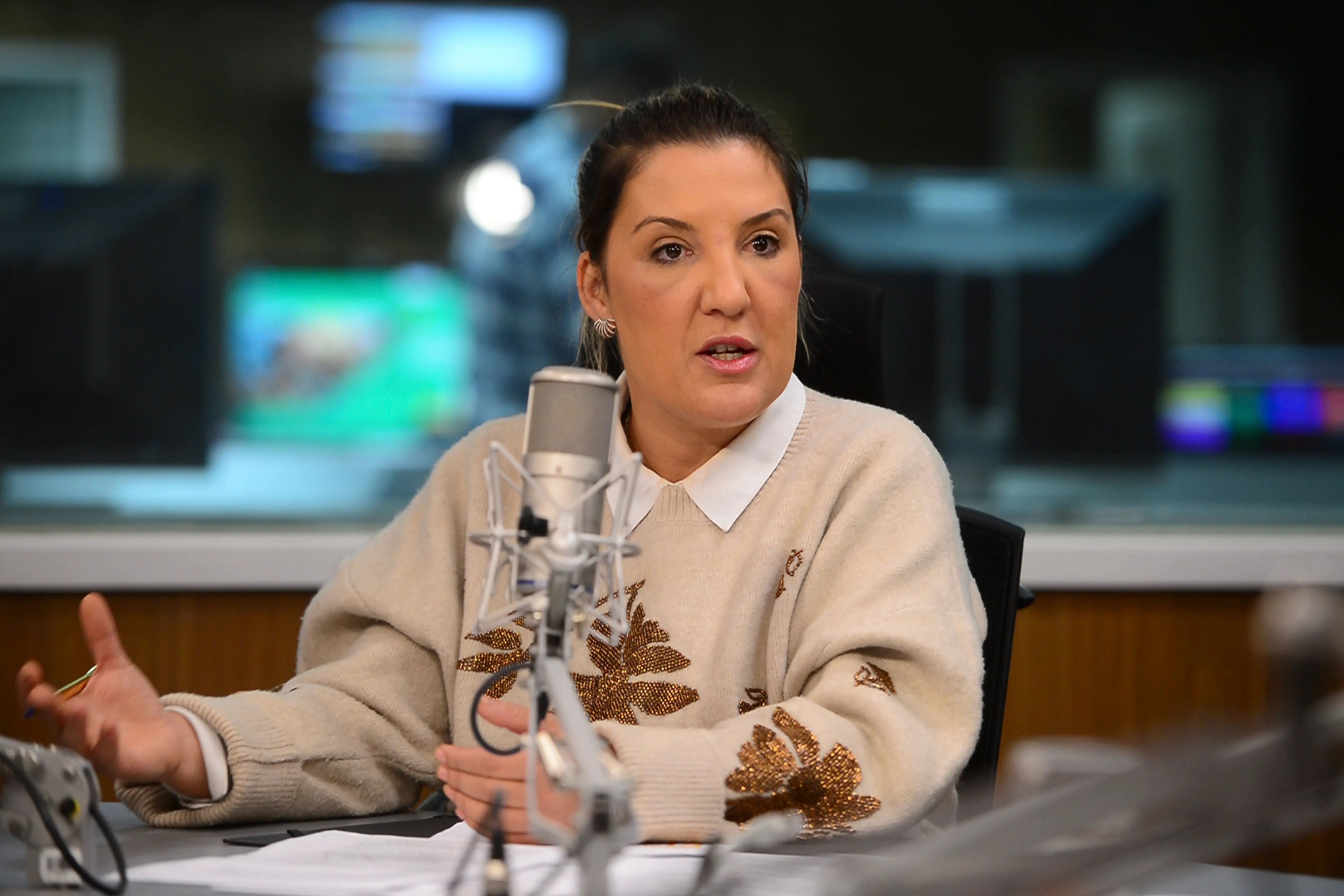 Daniella Marques, coordenadora econômica da pré-candidatura de Flávio Bolsonaro, em entrevista defendendo corte de R$ 200 bilhões e privatizações de estatais